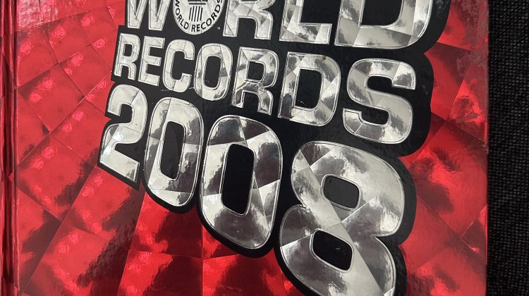 Guinness World Records 2008 (Glow In the Dark)